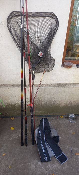 Vand lansete telescopice si un feeder cu mulinete si minciog.