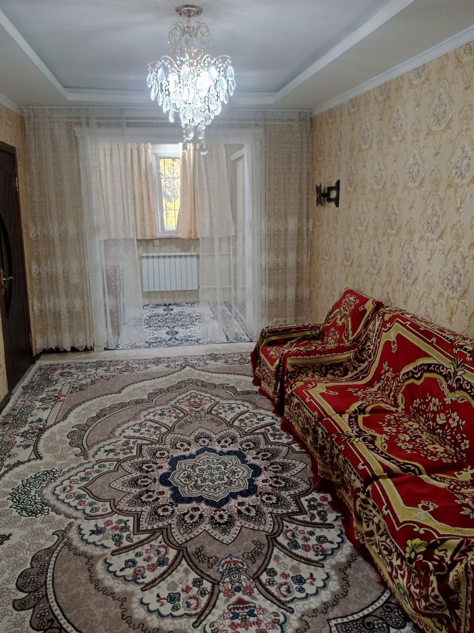 Квартира Жахон тиллари ёнида 2 хона ижарага берилади. Без маклер!!!