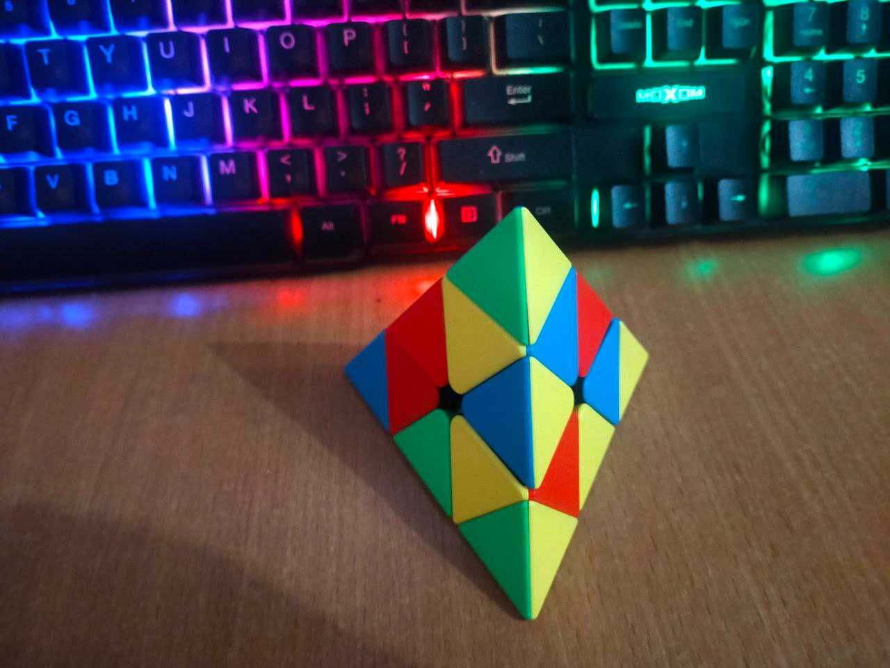 Продаю пирамидку рубика / пираминкс Moyu Meilong