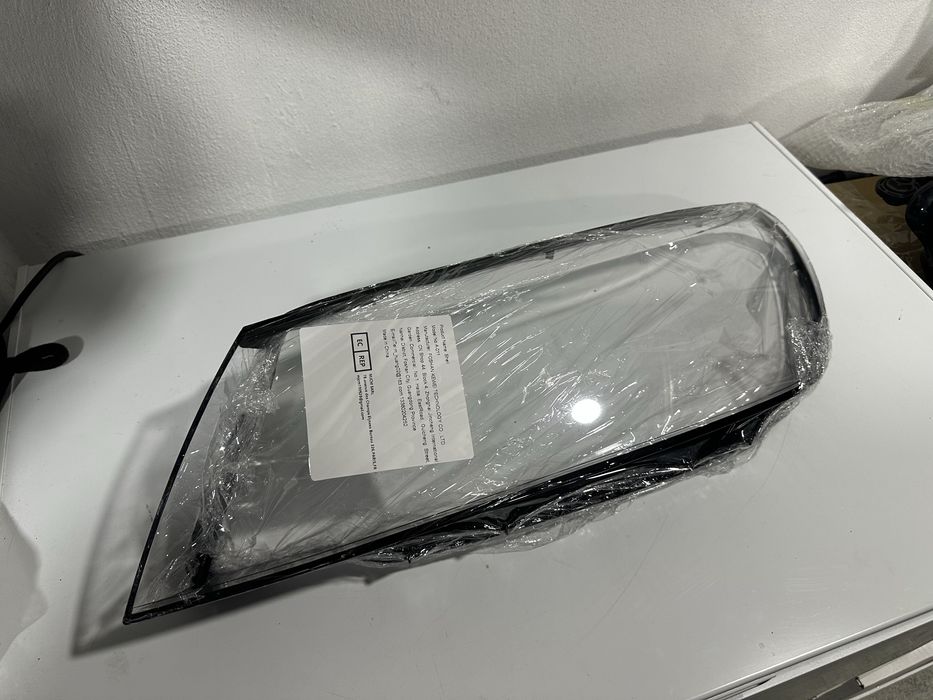 Стъкло за ляв фар VW Touareg 2014