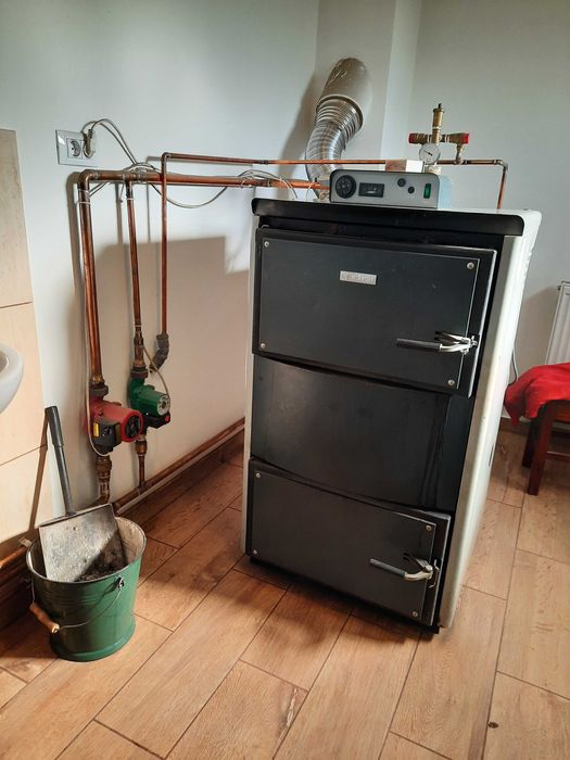 Vind centrala pe lemne