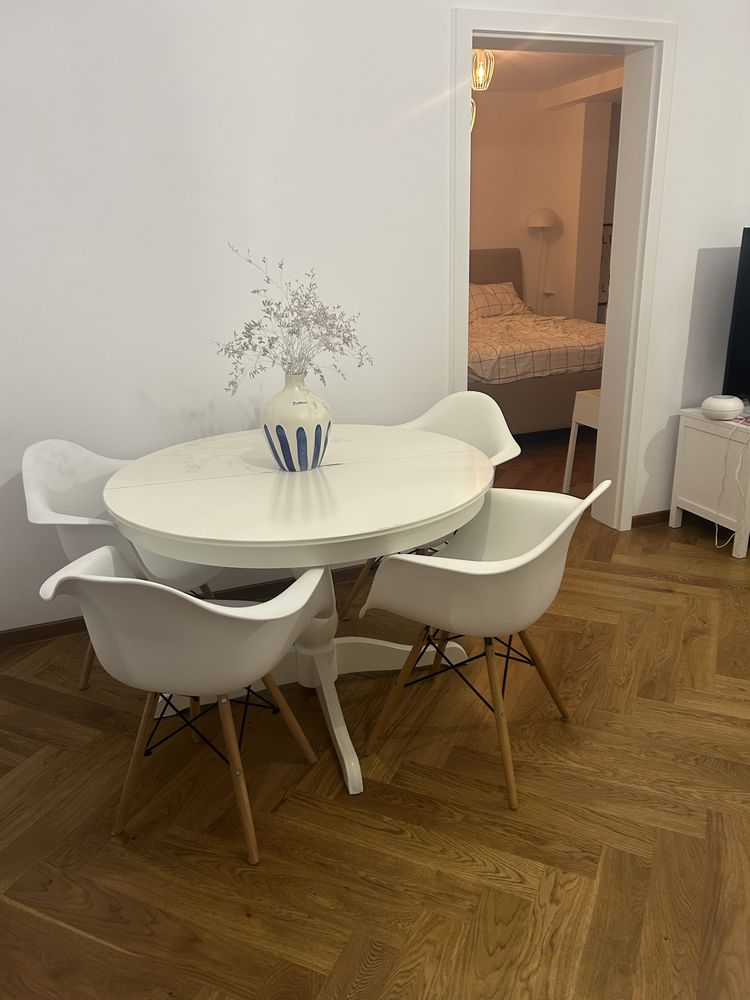 Masa de lemn extensibila Ikea + 4 scaune