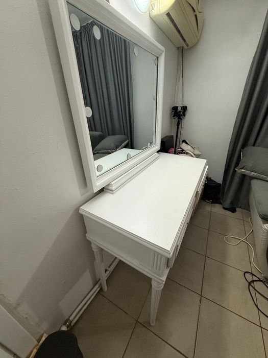 Masa make up cu 2 sertare