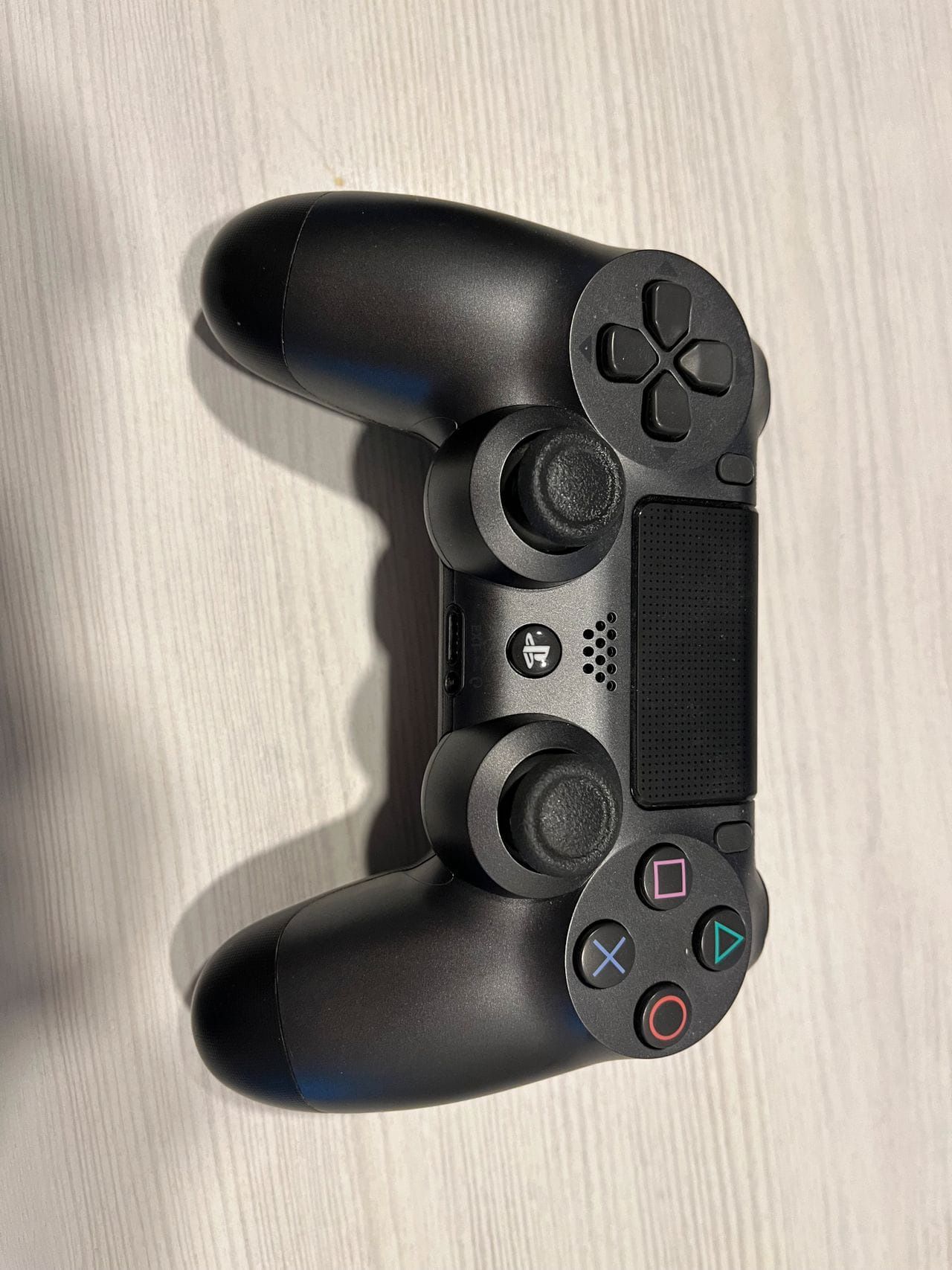 Playstation 4 Slim 1TB със 4 игри и 2 Контролера Като Нов