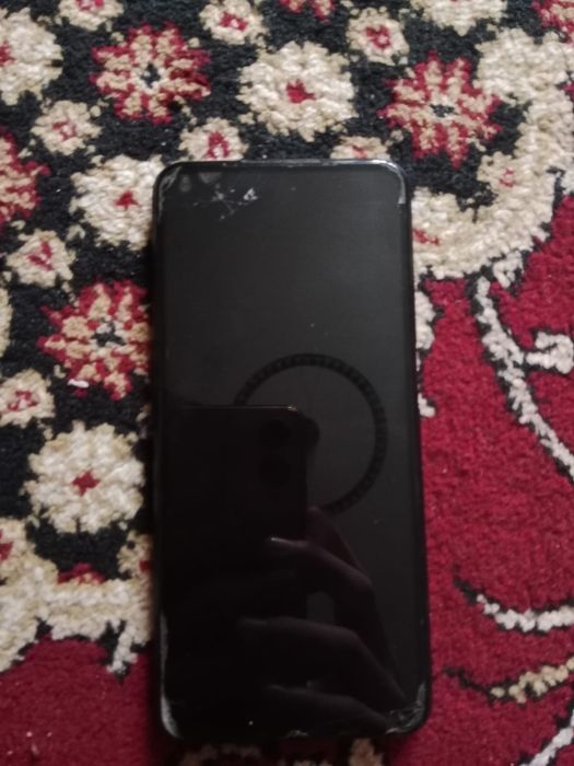 Продаю oppo A72 трещины только на защитном стекле