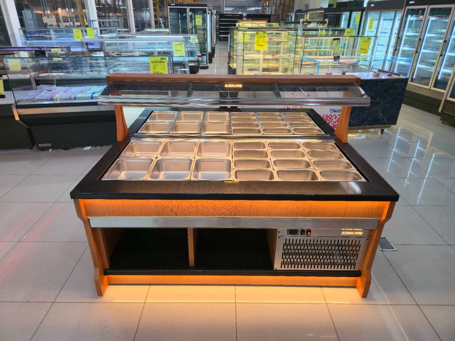 Холодильная Витрина с гастроёмкостями для демонстрации готовых блюд.