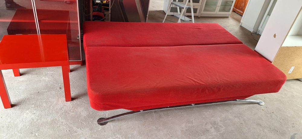 Vând set de canapea extensibila cu masa și dulap