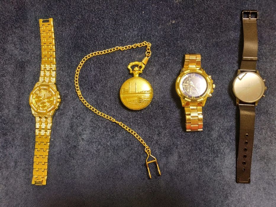 4 ceasuri noi BĂRBAT