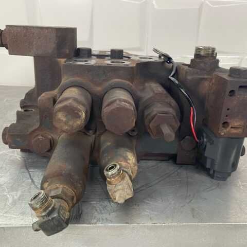 Distribuitor cupa KOMATSU WA380-5H -Piese de schimb Komatsu.