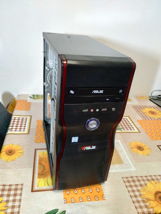 Calculator complet , functional, procesor i7-8700 , placa de baza Asus