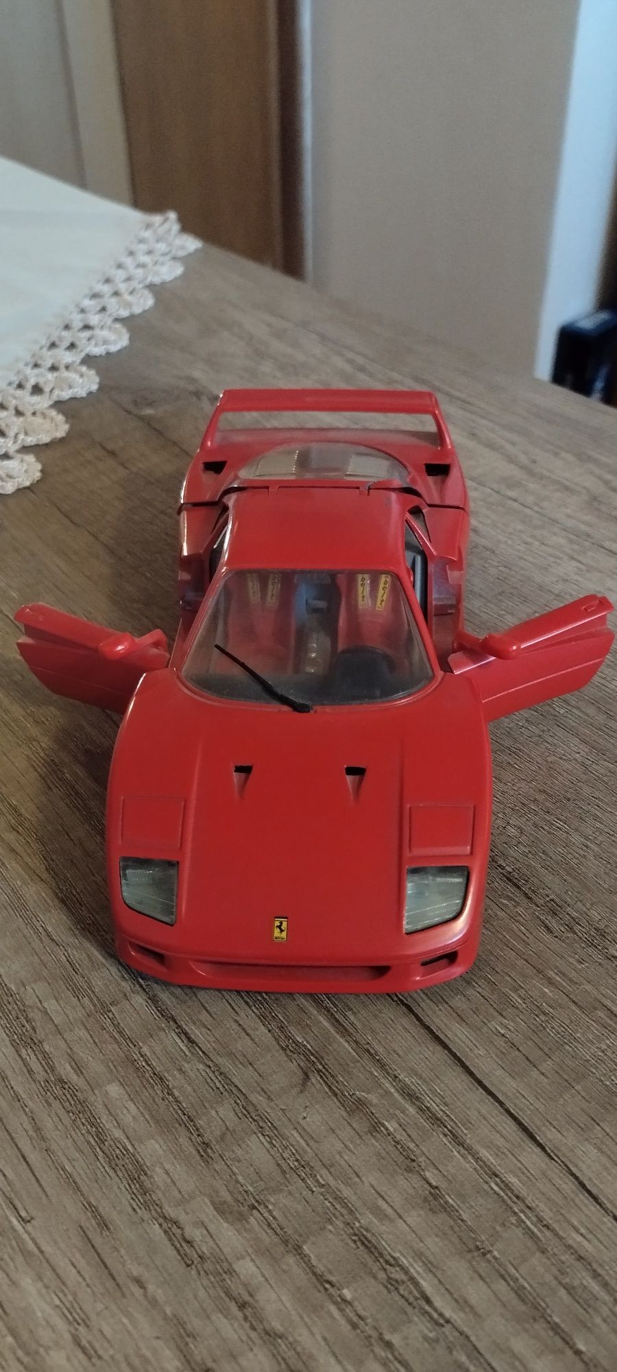 Vând mașinuță veche model ferrari F40