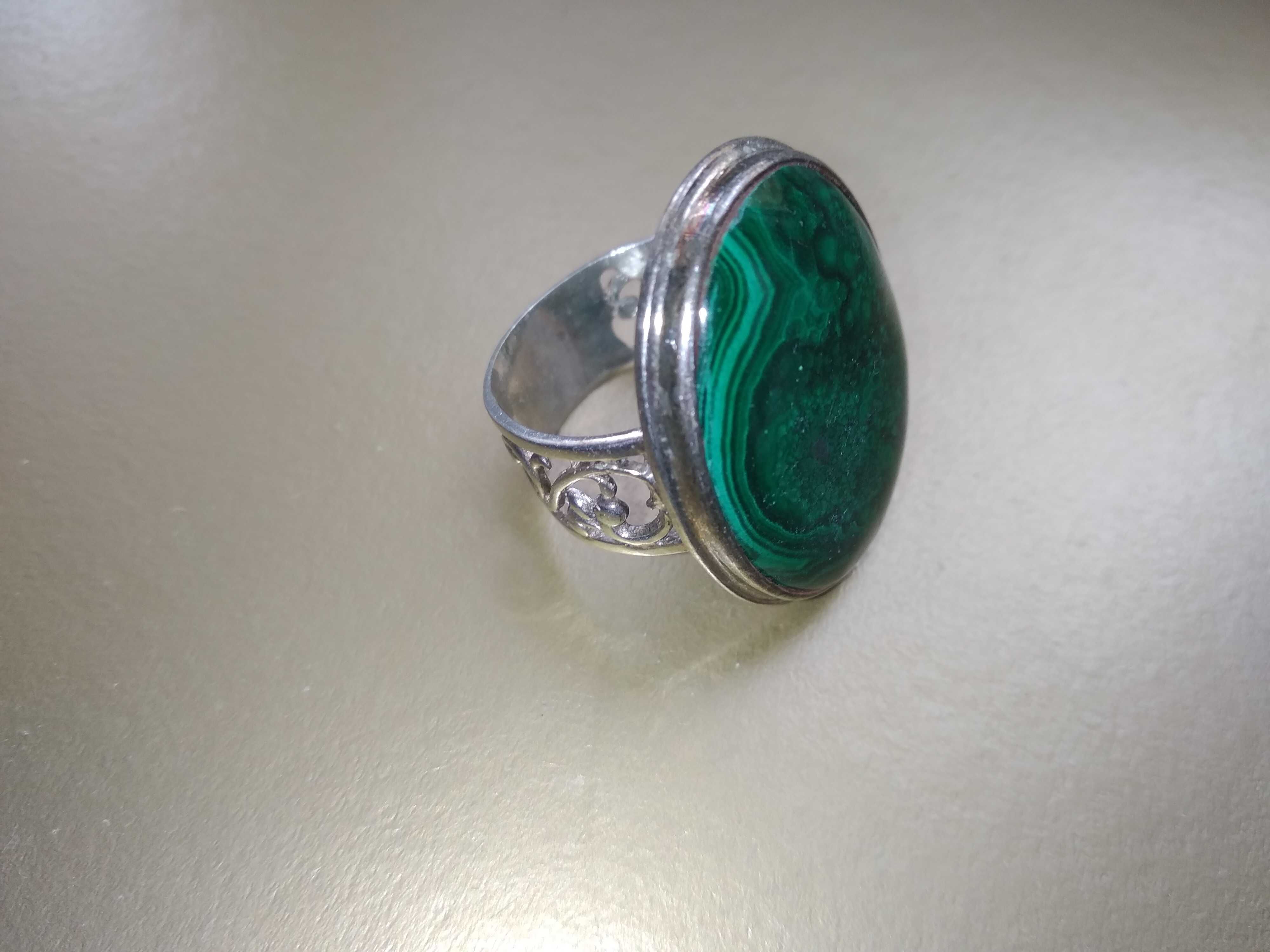 Серебряное кольцо с натуральным камнем МАЛАХИТ