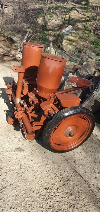 Vând semănătoare  pentru toate boabele