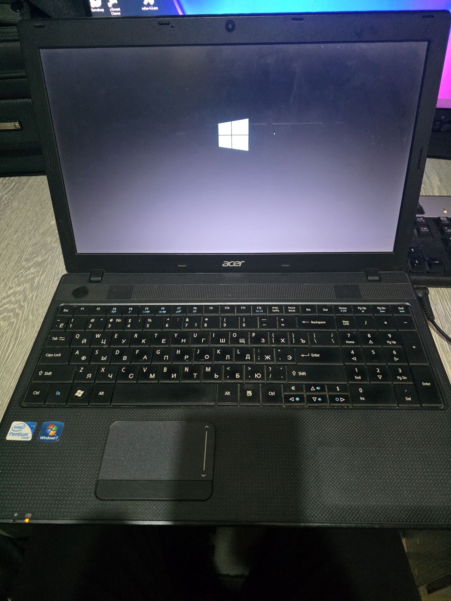 Ноутбук acer сотилади