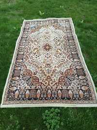 Персийски килим много запазен