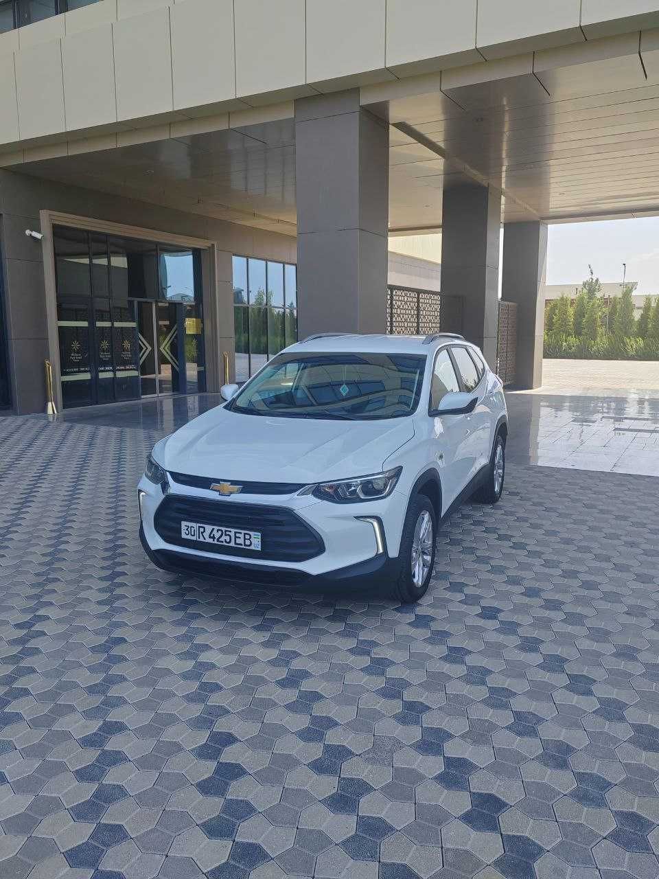 Tracker 2 LTZ белый
