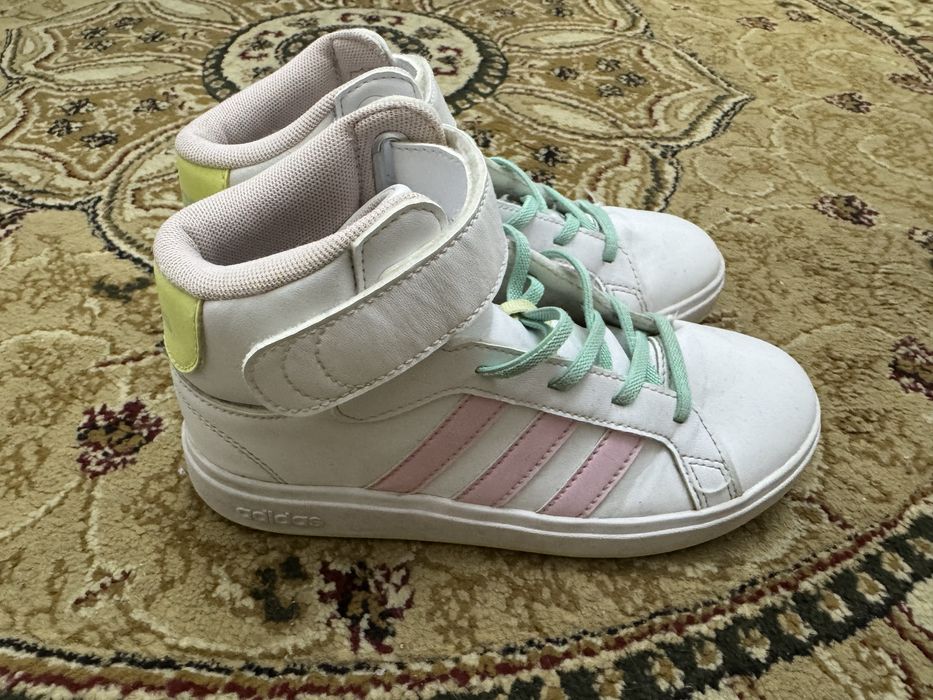 Детски маратонки Adidas за момичета