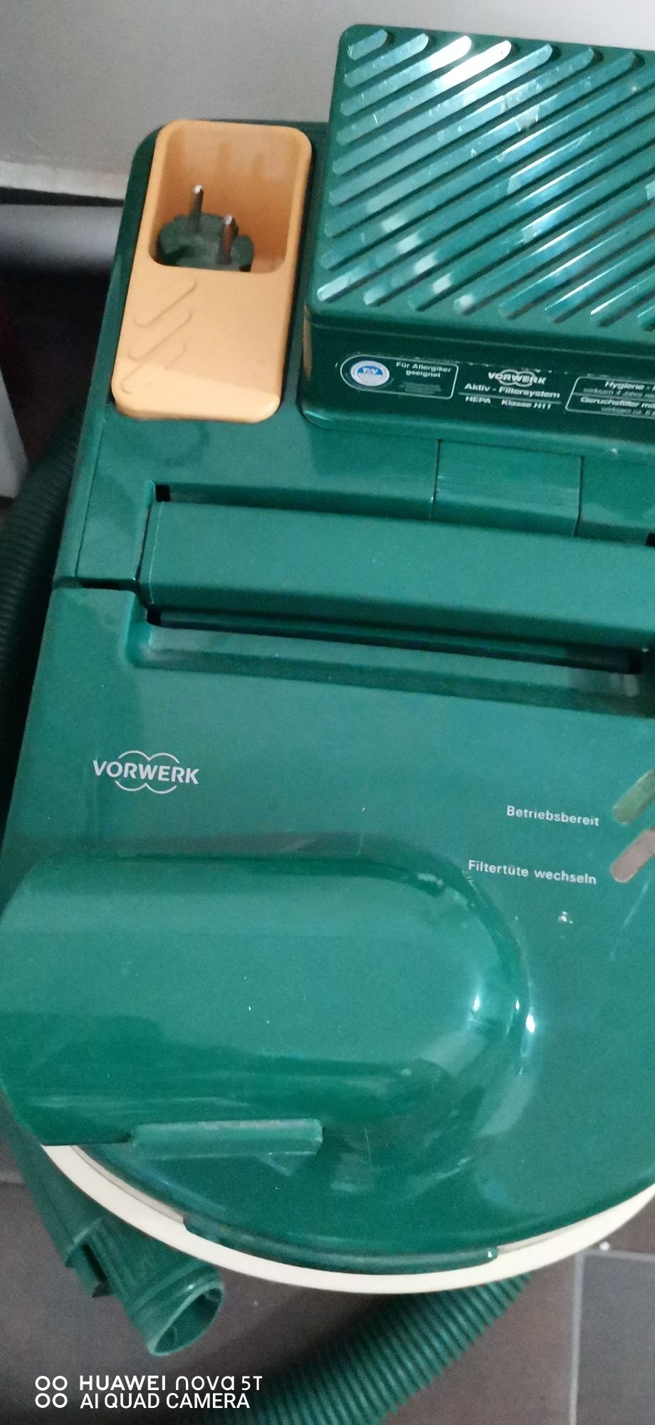 Aspirator Vorwerk second hand cu accesorii