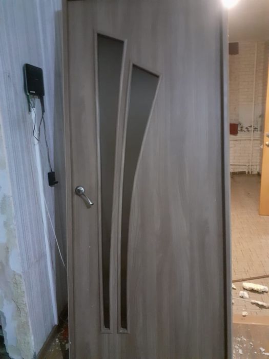 Две двери с коробкой обе, в отлином состоянии 25.000 каждая