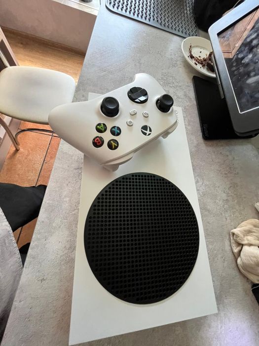продам xbox siries s в отличном состоянии! торг есть