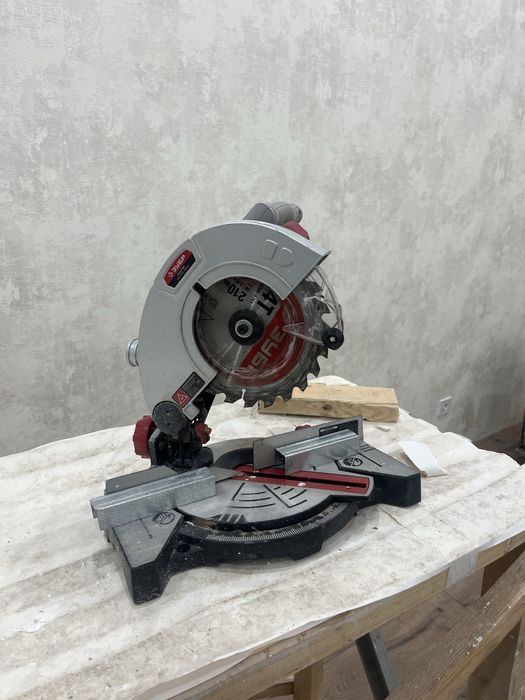 Продаётсч углорез Зубр 210 мм