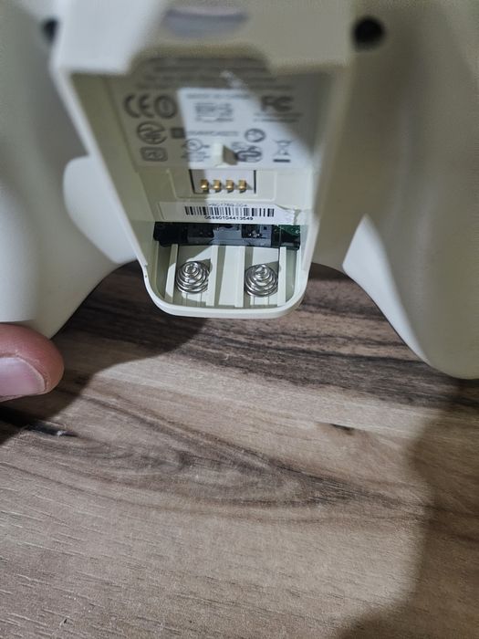 Оригинален безжичен бял джойстик за Xbox 360 – Много запазен, всичко