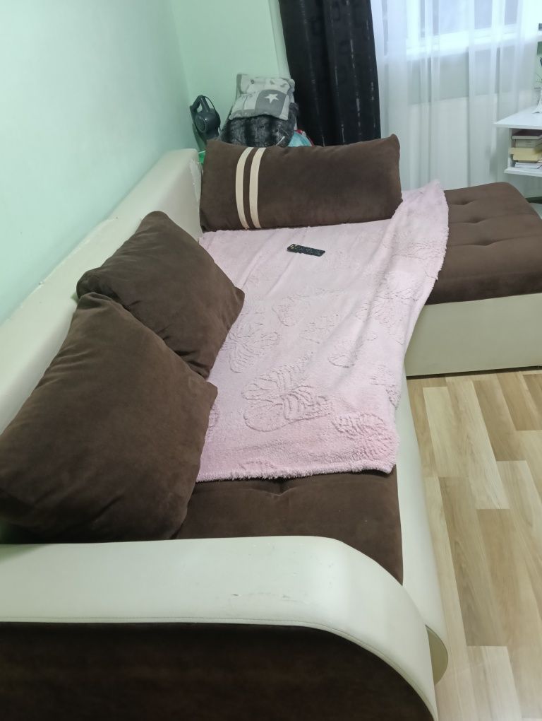 Vând colțar extensibil