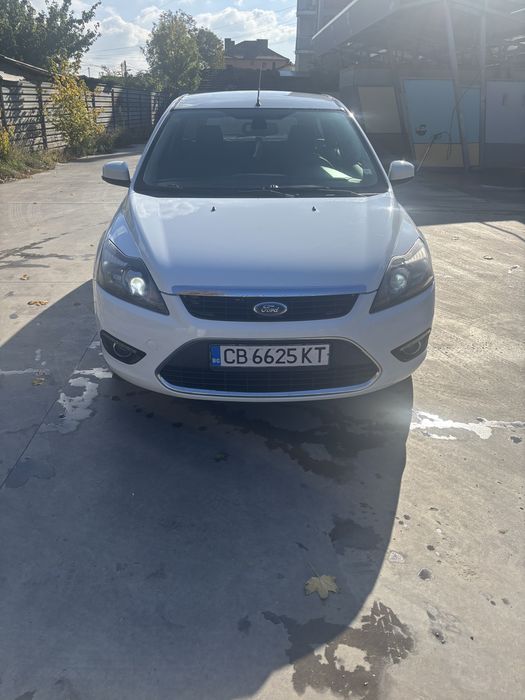 Форд фокус запазен семеен автомобил