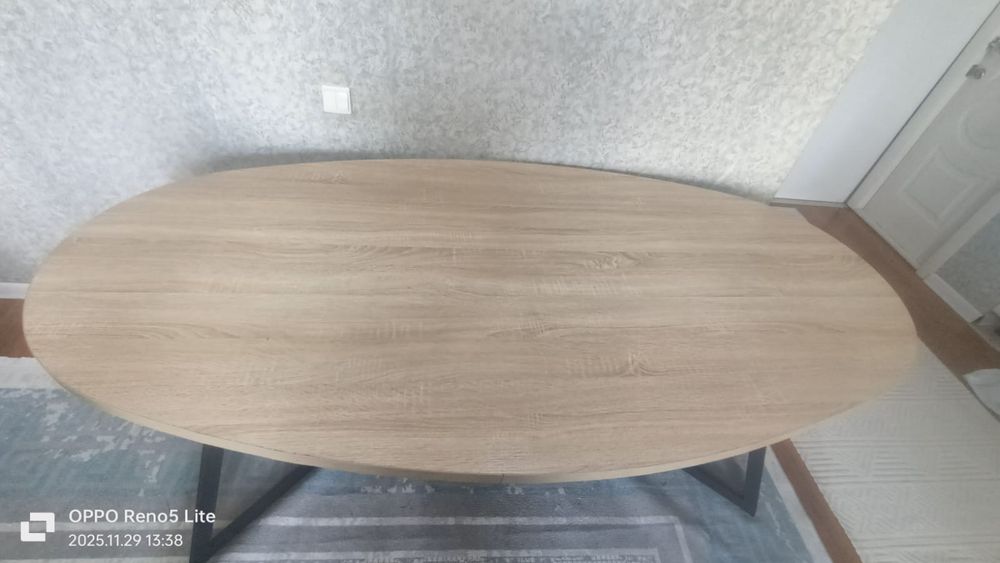 Продам стол с железными ножками