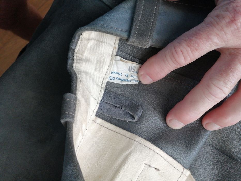 Pantaloni tirolezi din piele