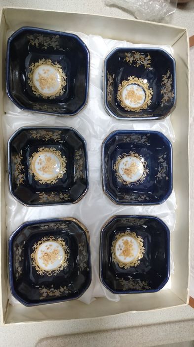 Boluri pentru desert cu tava din cobalt aurit