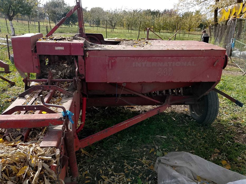 Vând presa de balotat