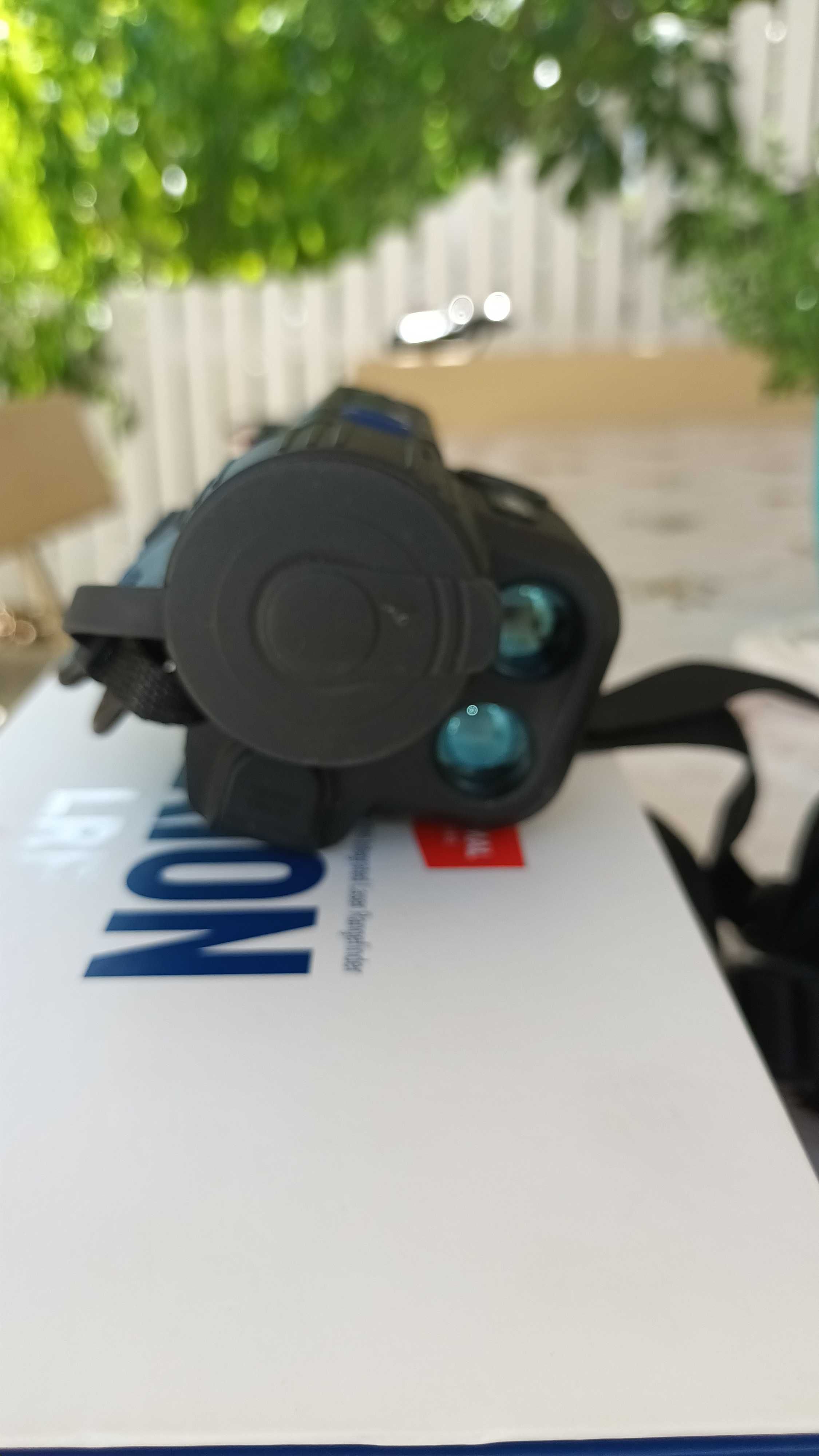 Термо монокъл с далекомер AXION