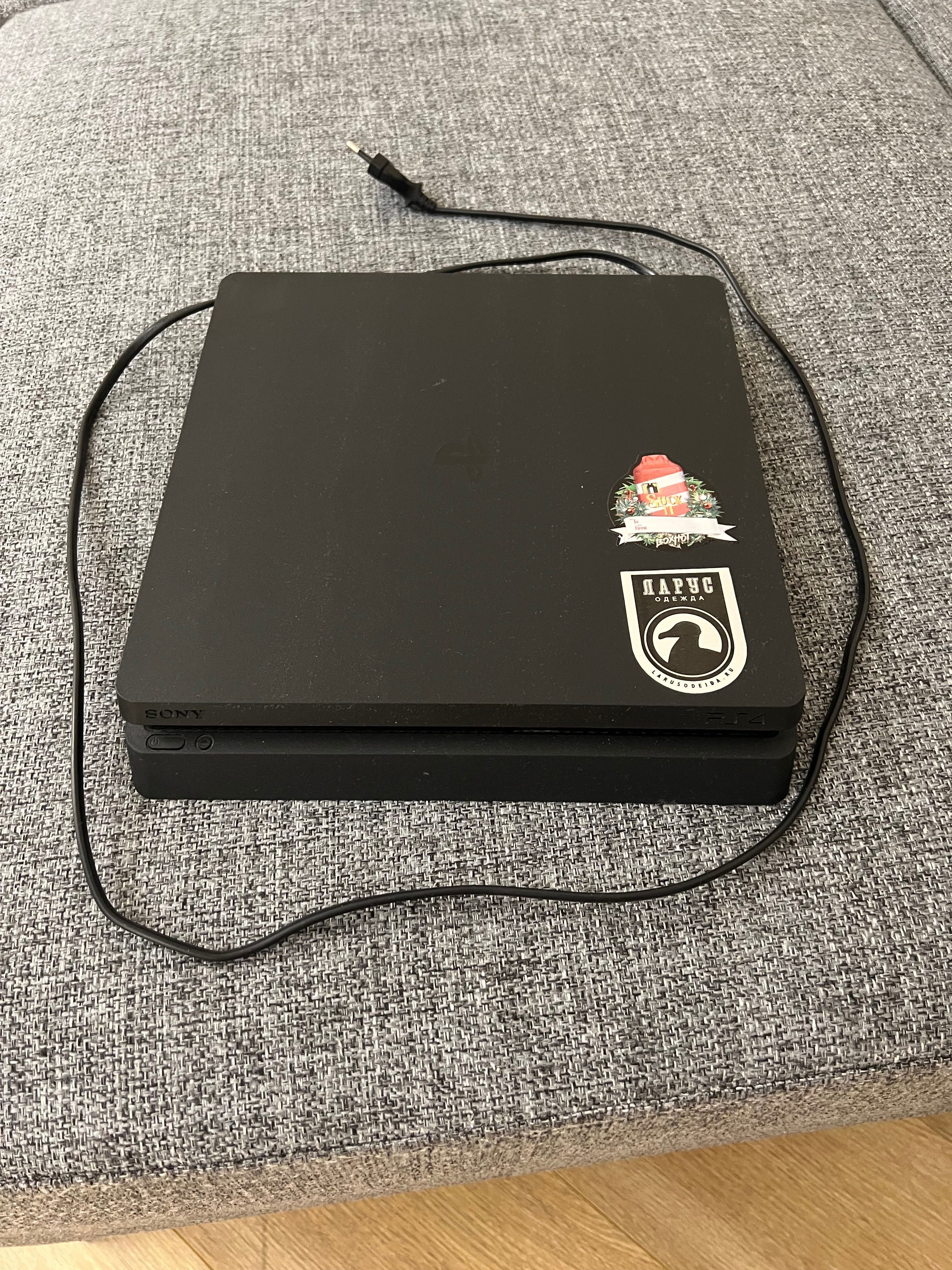 Play Station 4 Slim