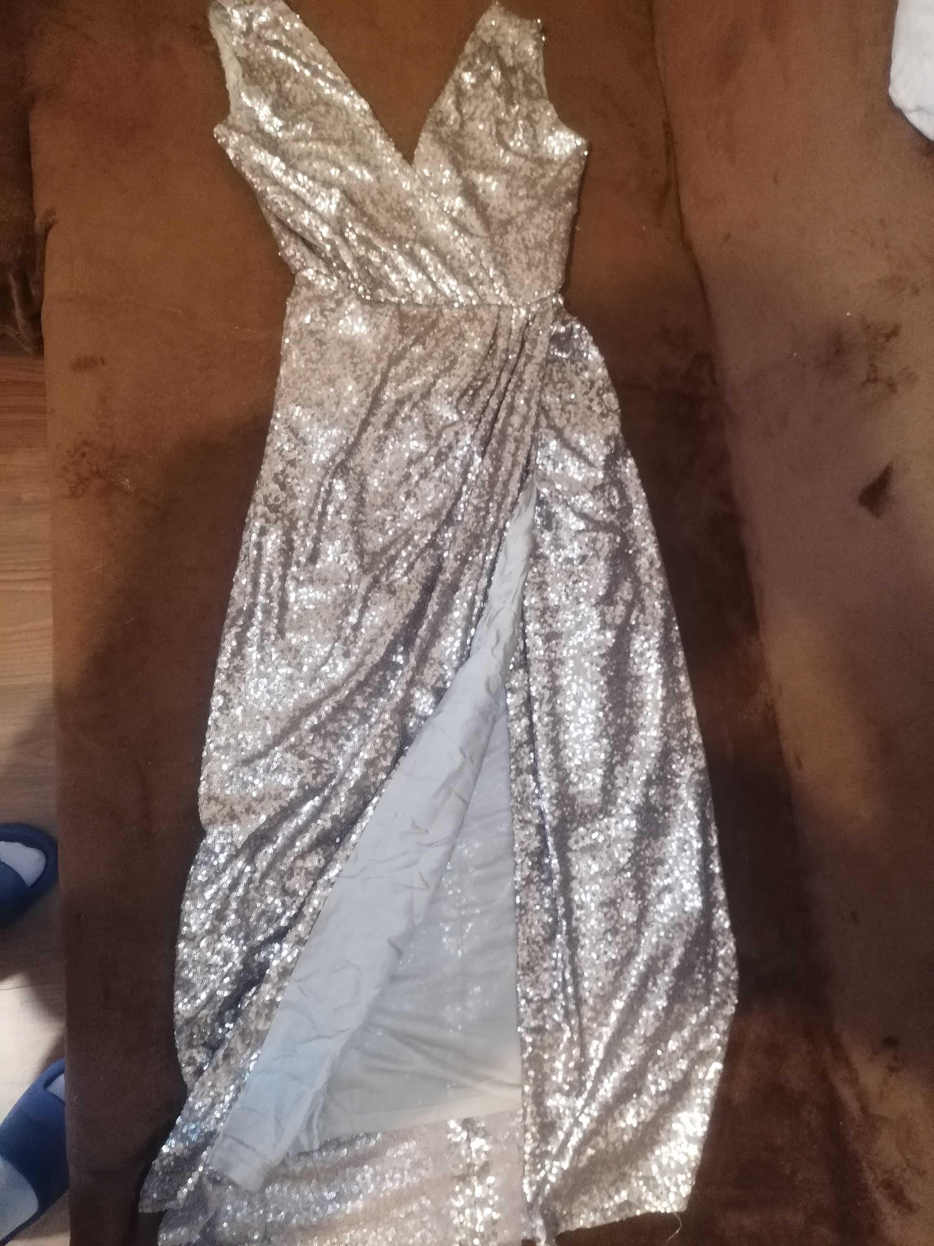 Rochie eleganta cu paiete aurii ,marimea M.