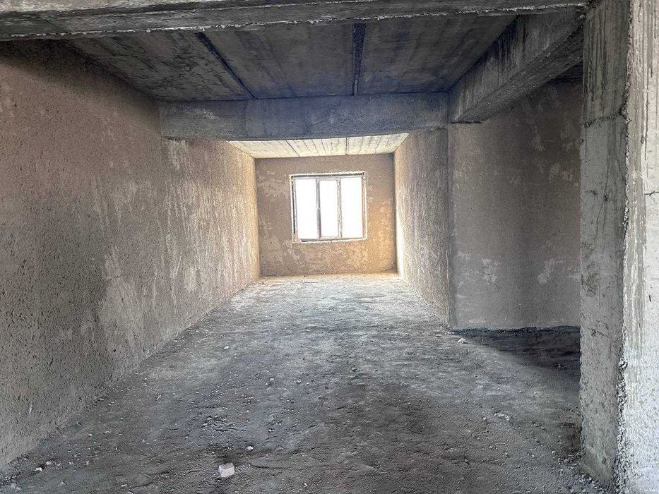 3х комнатная квартира 111кв/м, в состоянии коробки, Аэропорт