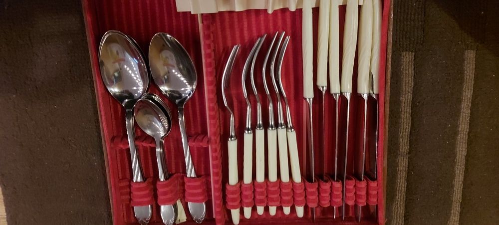 Руски прибори в кутия