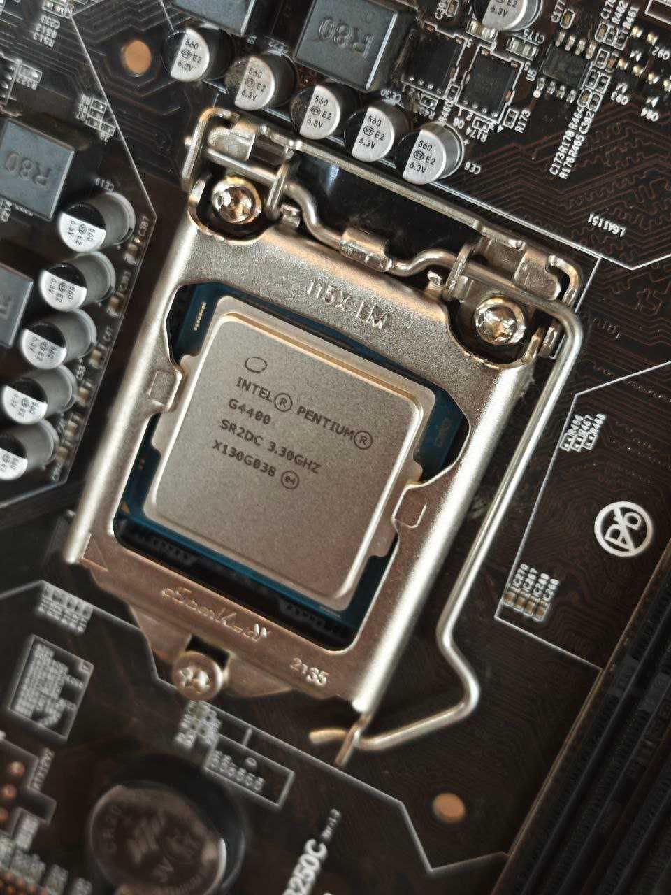 Материнскую плата BTC B250C  LGA1151  DDR4