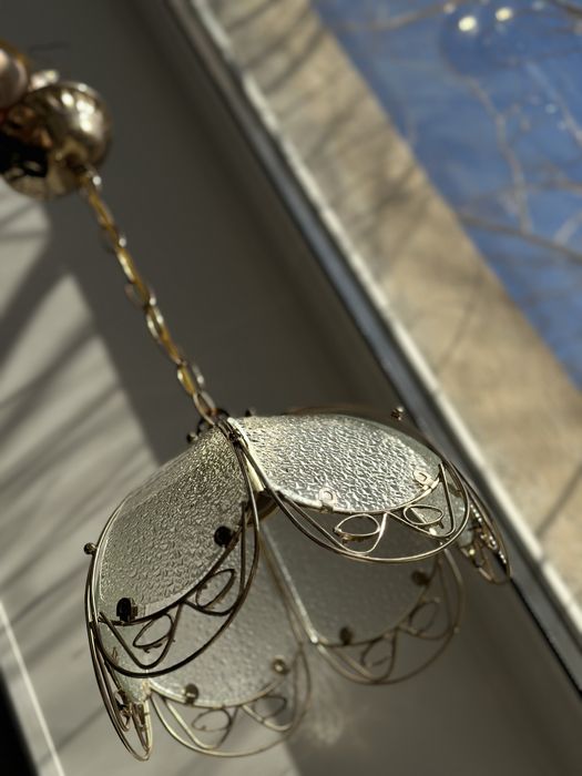 Продам б/у люстру