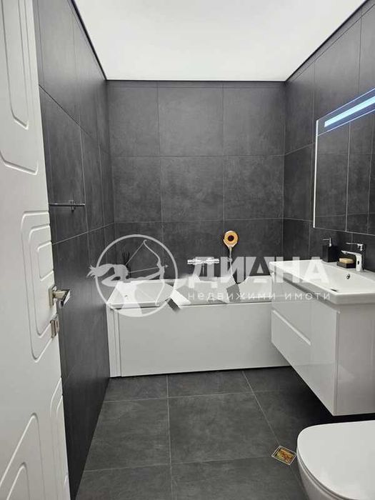 Продава се Двустаен апартамент в Пловдив, Тракия - 76 кв.м за 1935 €/кв.м - Снимка #5