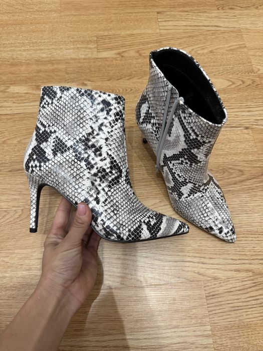 Botine print sarpe