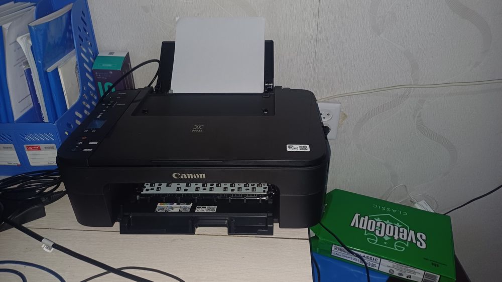 Принтер почти новый черн -белый , и цветной надо поменять катридж