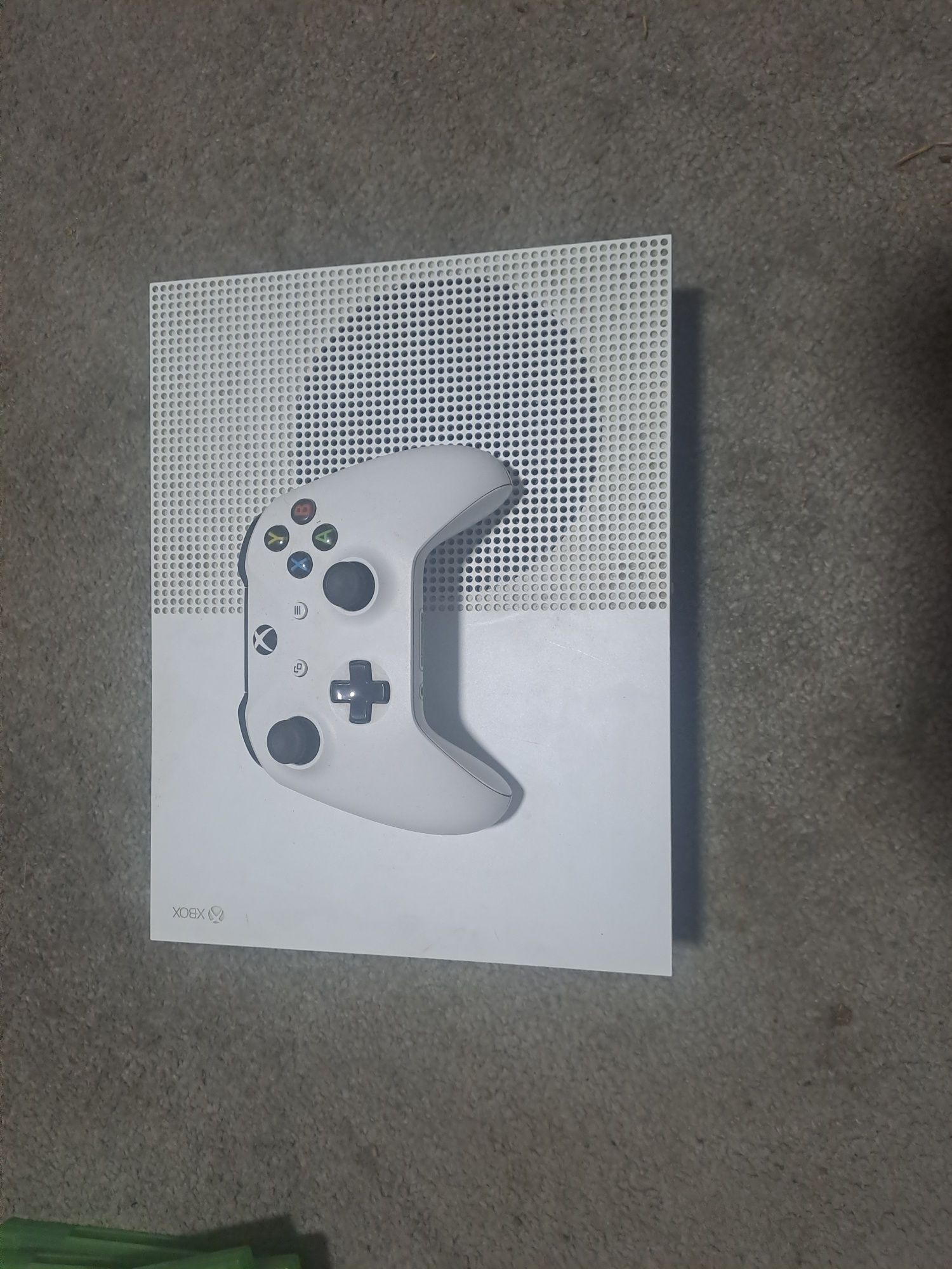 Vând Xbox one S.