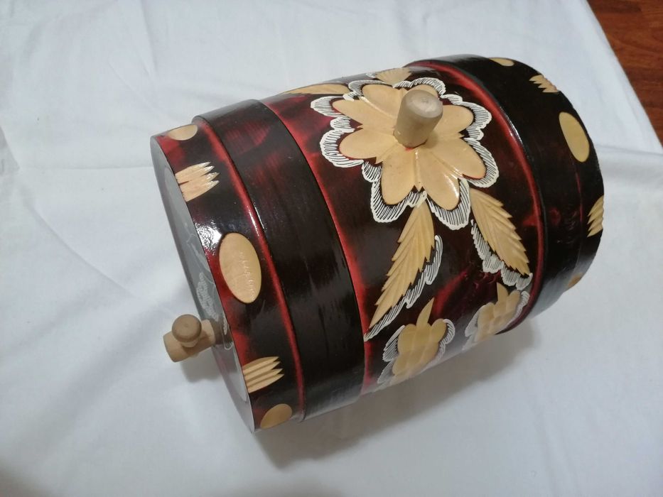 Дървено декоративно буренце за алкохол