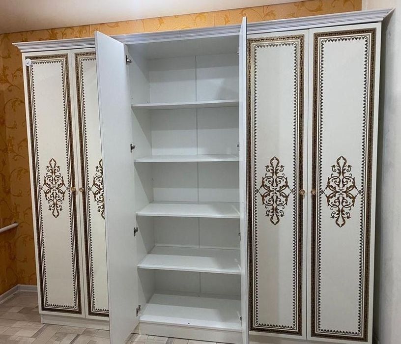 Шкаф-Гардероб 6*дверный с большими зеркалами.Срочно Продаю.