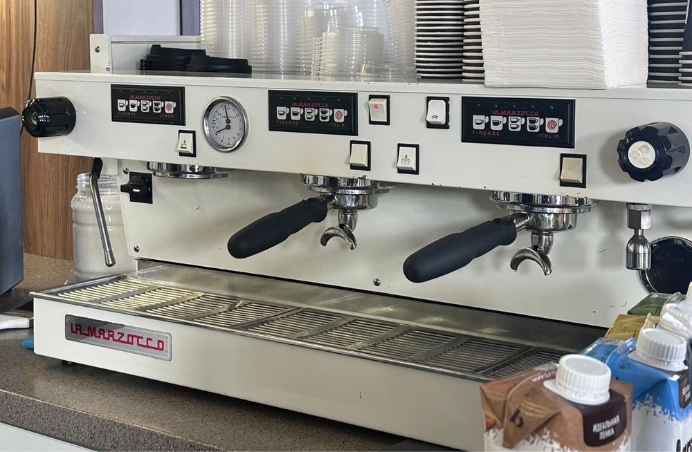Кофемашина La Marzocco , 3-х групная , в отличном состоянии