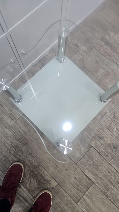 Декоративна стъклена масичка