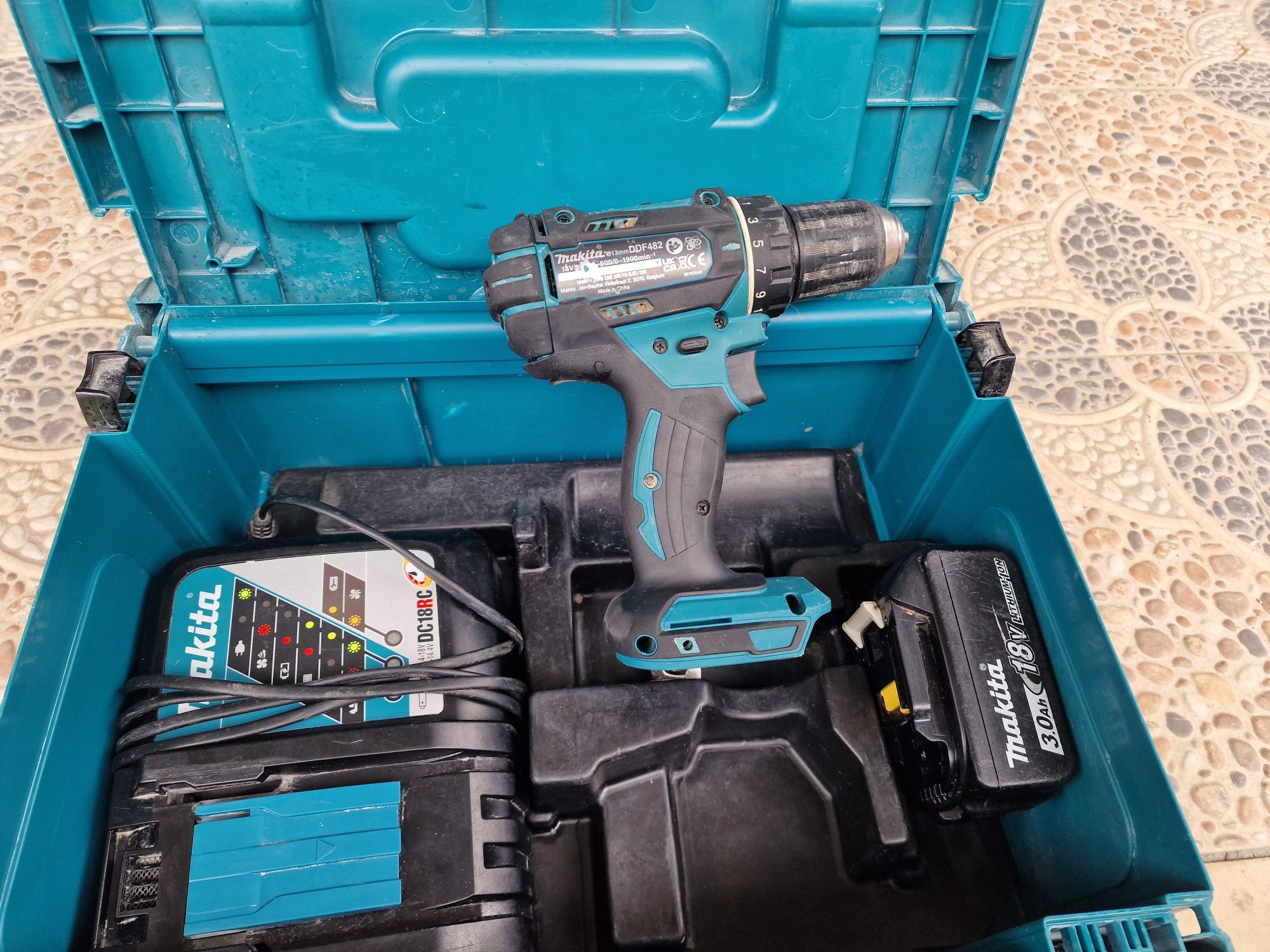 винтоверт Makita DDF482RFJ