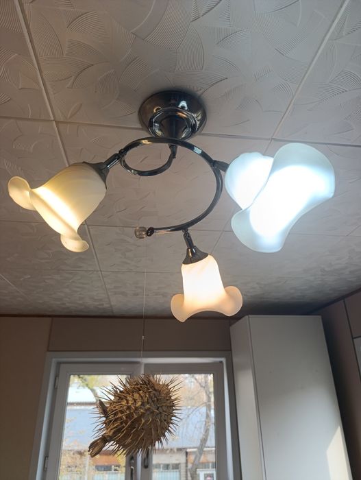 Продам люстру 3-х рожковую б/у за 5000 тг