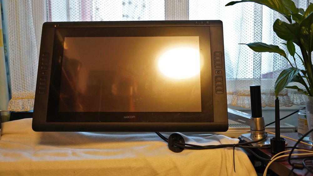 Tableta grafica Wacom Cintiq 22HD Touch + brat suport Ergotron